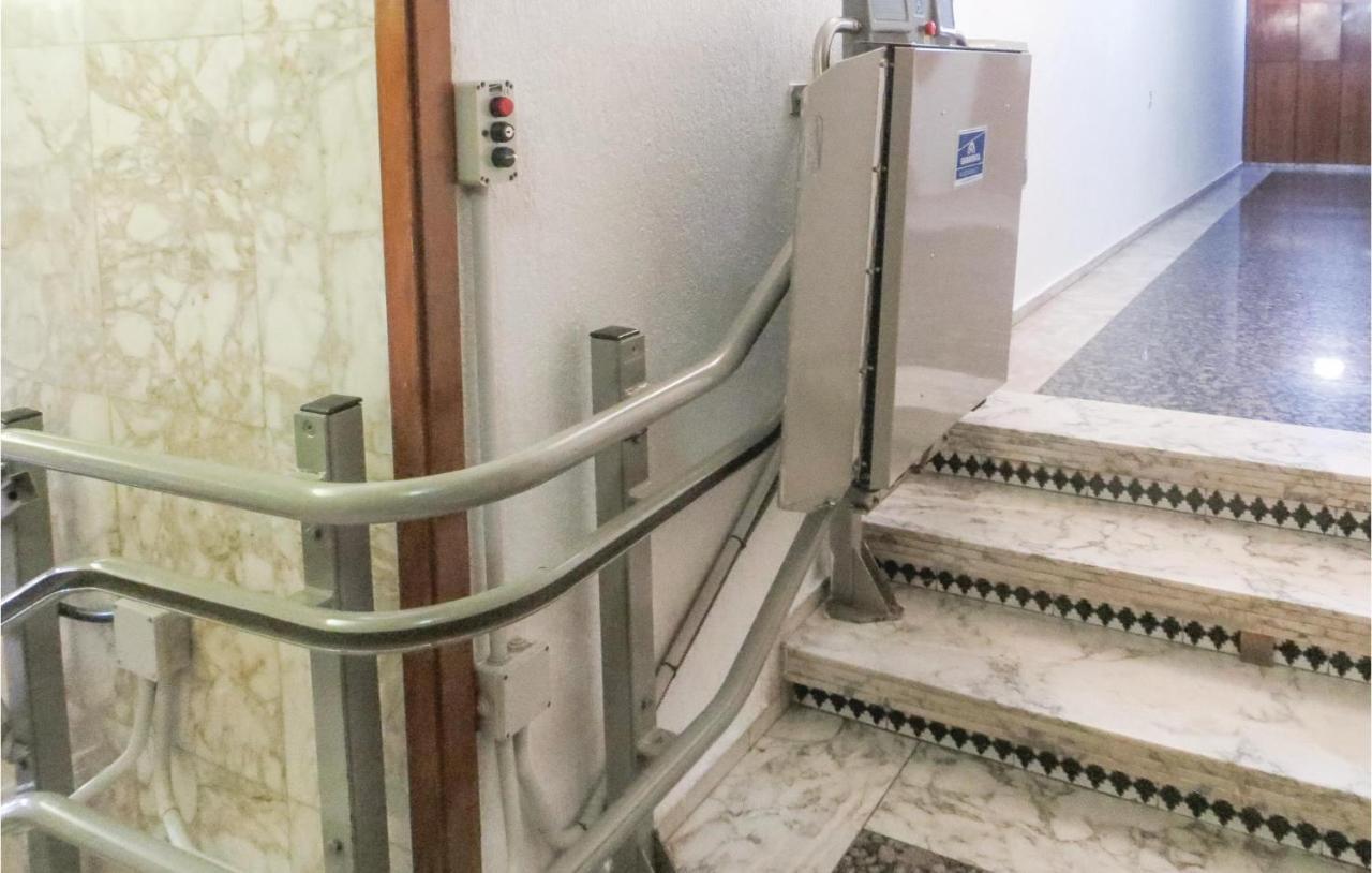 2 Bedroom Stunning Apartment In Torrevieja Eksteriør bilde