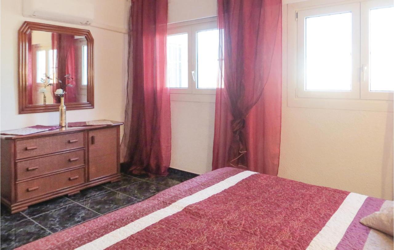 2 Bedroom Stunning Apartment In Torrevieja Eksteriør bilde