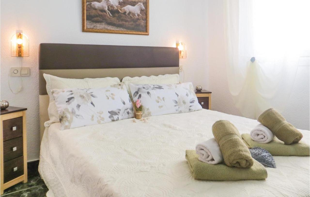 2 Bedroom Stunning Apartment In Torrevieja Eksteriør bilde