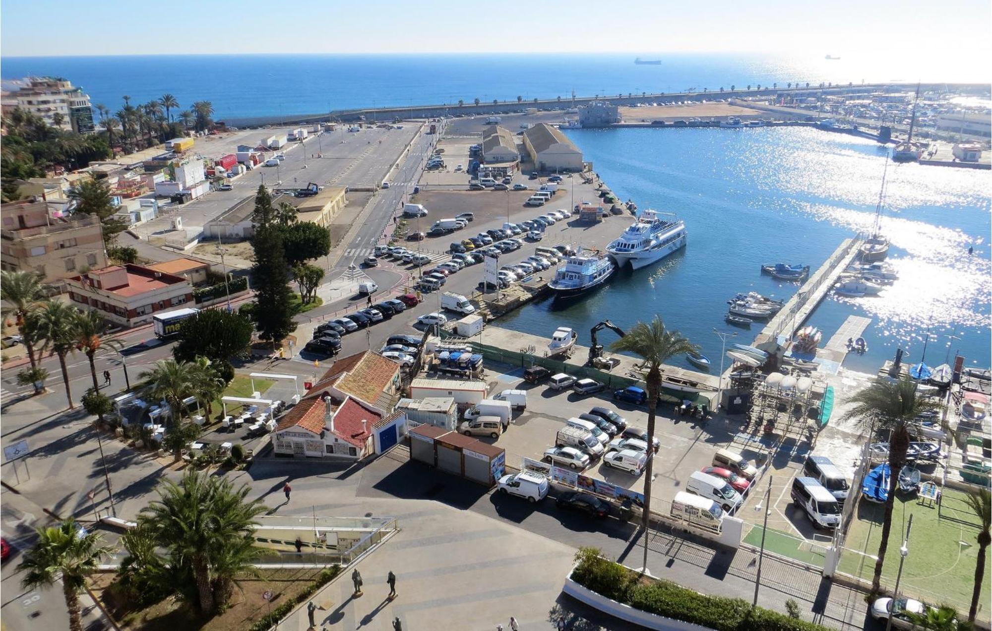 2 Bedroom Stunning Apartment In Torrevieja Eksteriør bilde